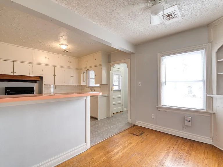 1132 N Saint Clair Ave — Photo 5