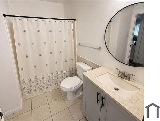 6215 Valley Pawn — Photo 11