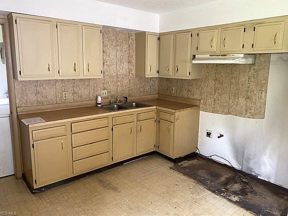 5th image of 101 Groveland St