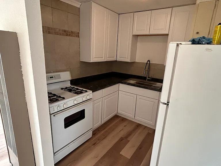 621 W Apache St #1/2 — Photo 9