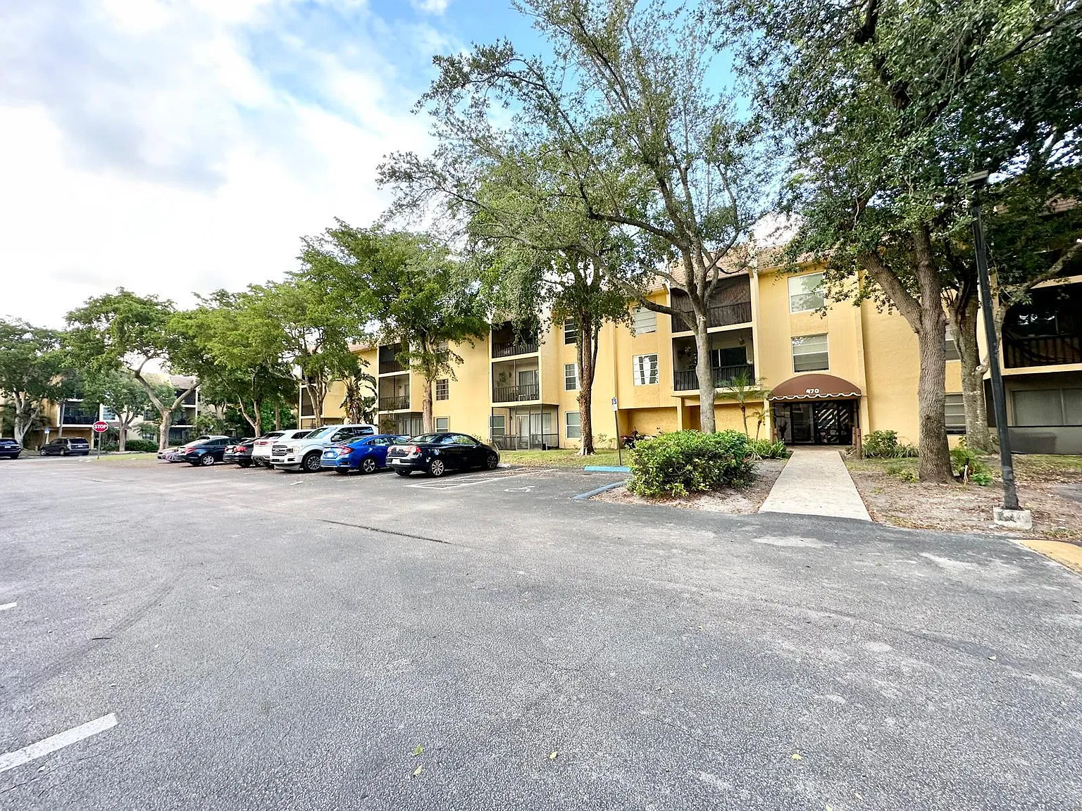 2 bed, 2.0 bath, 936 sqft, $2,600 — Photo 1