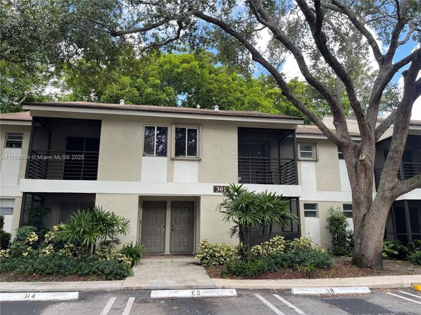 301 Gardens Dr APT 202