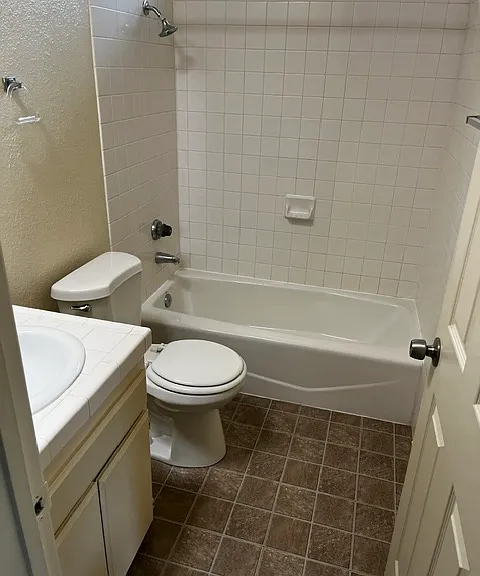 6051 Greenleaf Ave #F — Photo 2