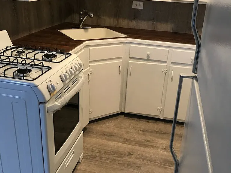 755 W 2nd St #5 — Photo 9
