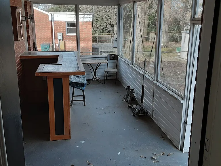 2213 Mendota Dr — Photo 3
