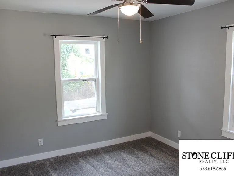 708 Houchin St — Photo 14