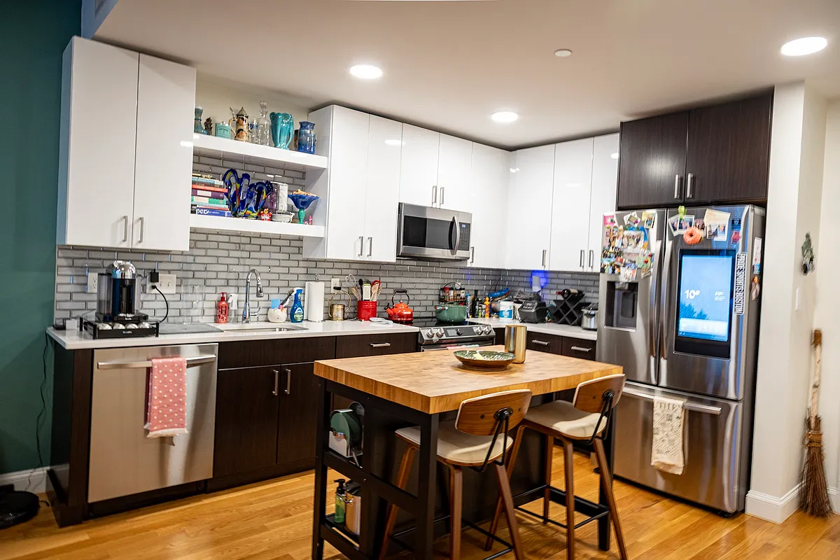 Kitchen - 10 Taber St #502