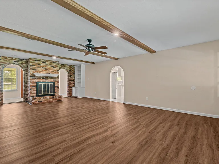 120 Texas Ave — Photo 8