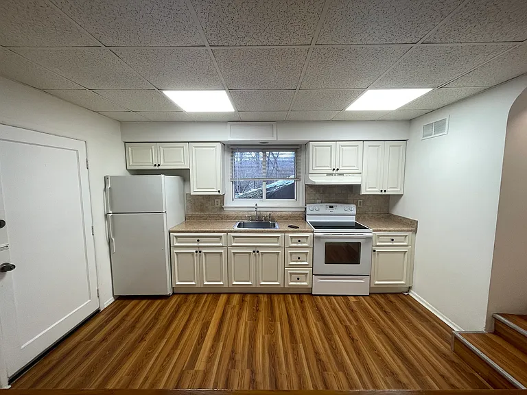 365 Columbia Tpke — Photo 2