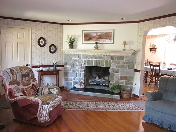 hard wood floors in several rooms