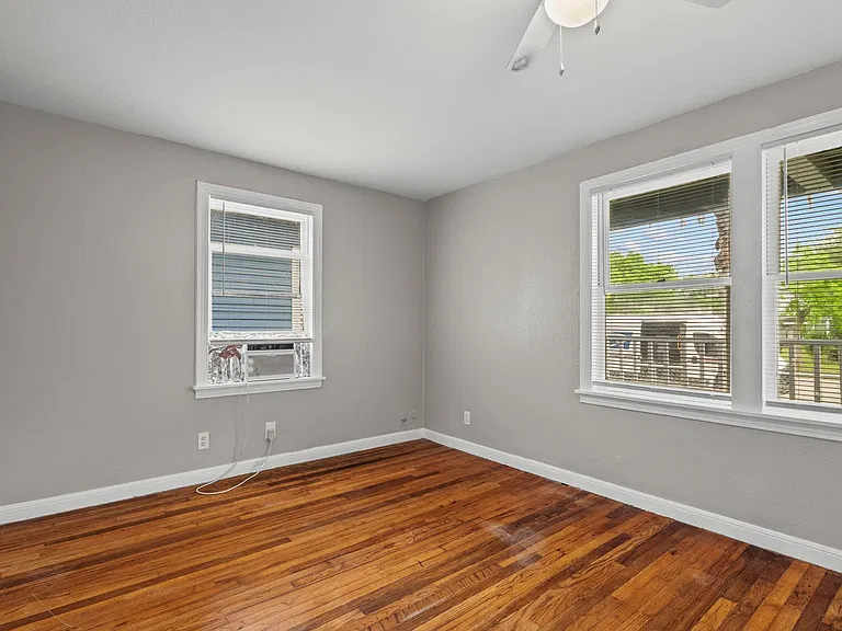 4020 Avenue O 1/2 — Photo 33