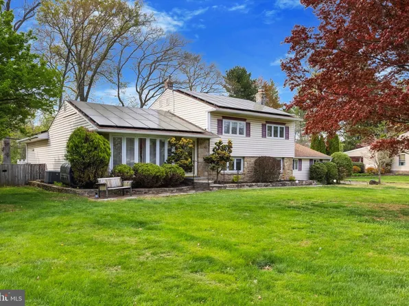 722 Oak Terrace Dr, Ambler, PA 19002