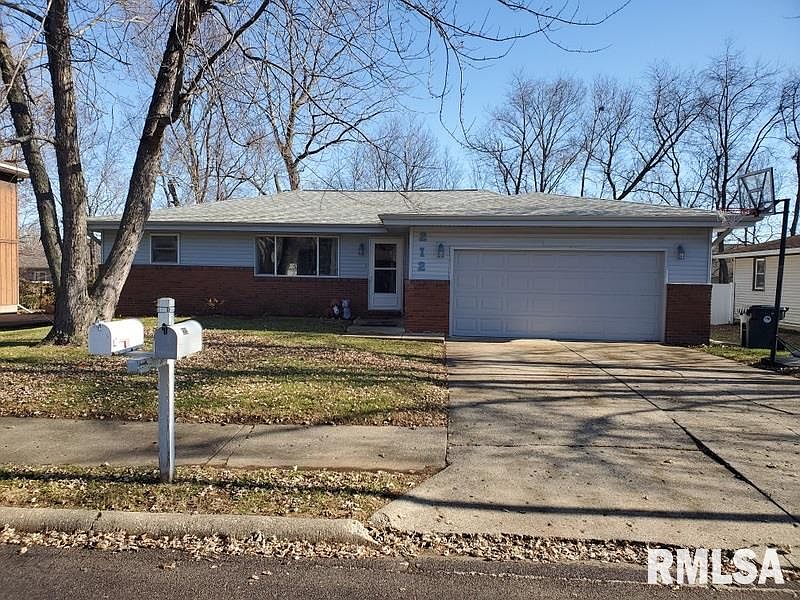 1st image of 212 Maple Park Dr