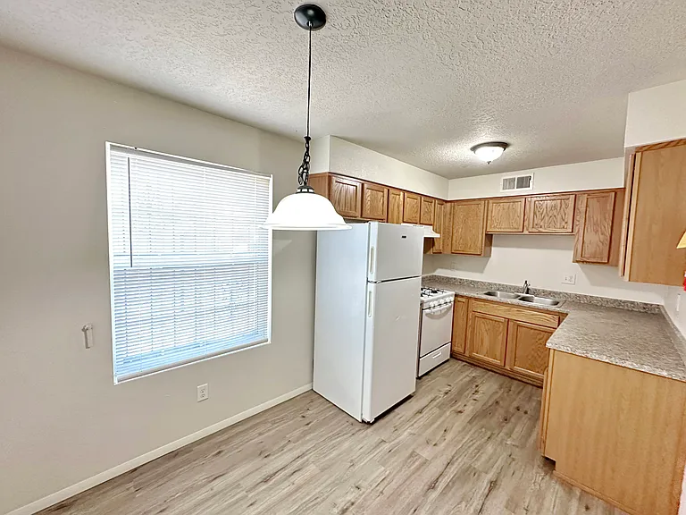 Updated Downtown 1 Bed w/ free WIFI & Gated Parking — Photo 64