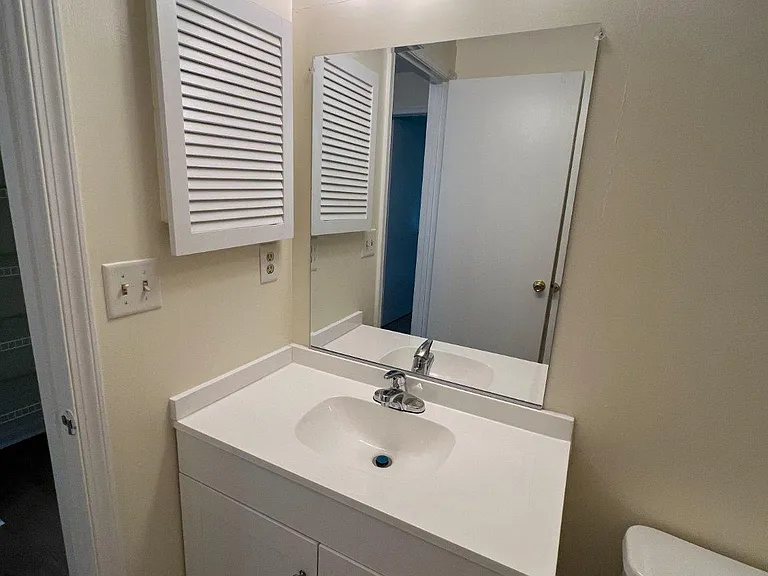 1113 Castle Harbour Way #2B — Photo 11