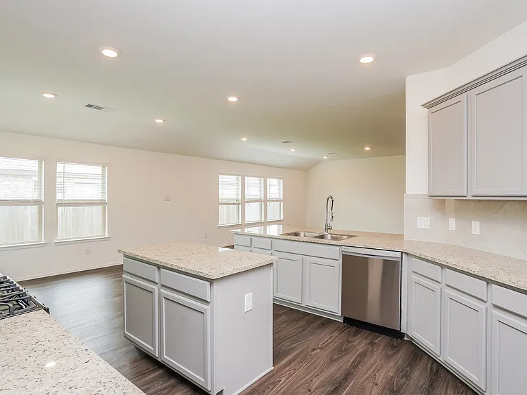 723 Autumn Lake Ln — Photo 8