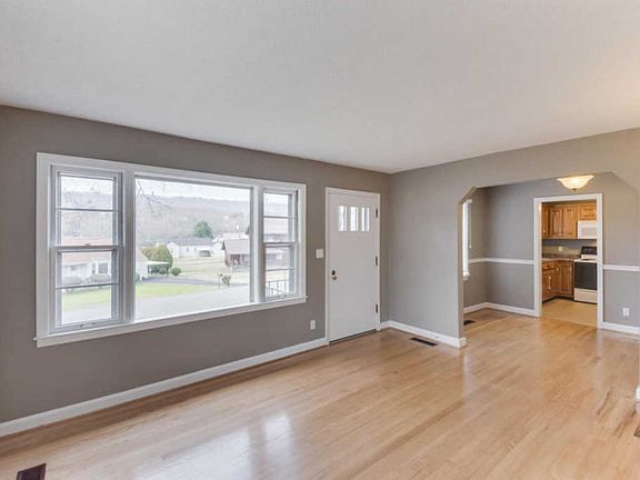 5th image of 4808 Curtis Cir