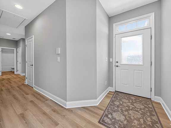 4th image of 400 Eno Dr