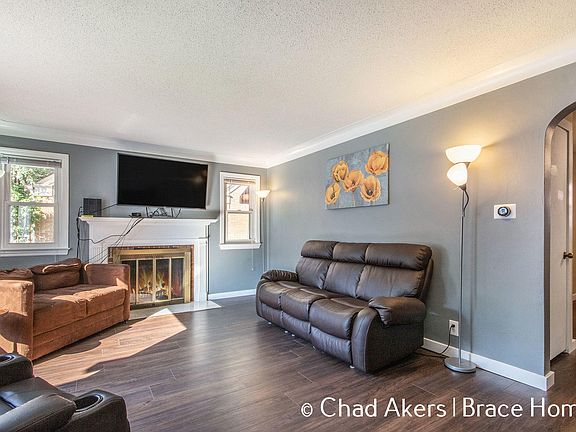 3rd image of 1548 Rossman Ave SE
