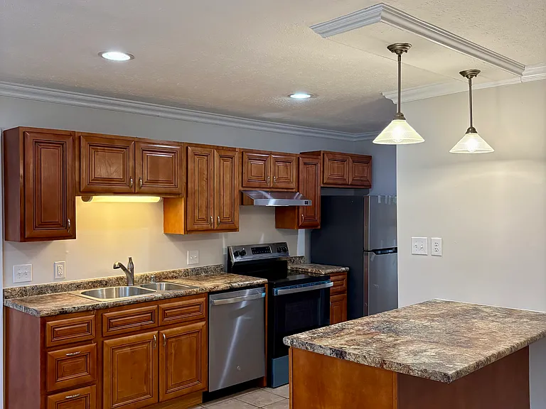 2605 Yuma Dr — Photo 3