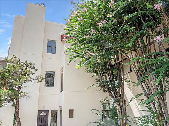 2nd image of 712 Graham Pl APT 304