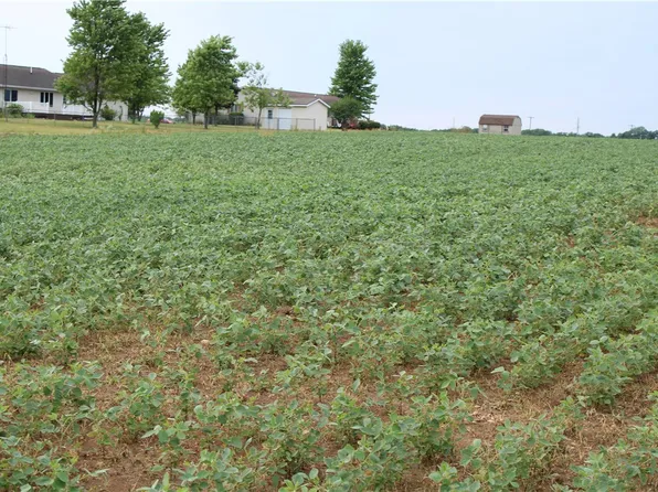 9 Green Acres St, Shelbyville, IL 62565