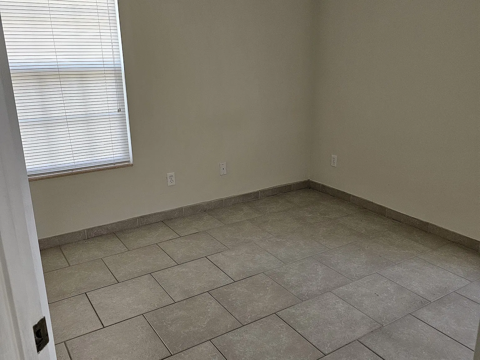 462 Pomont Ave — Photo 3