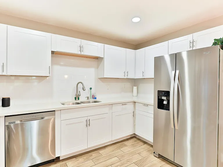 N 32nd Dr — Photo 1