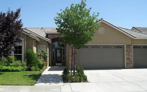 6244 W Menlo Ave photo 1