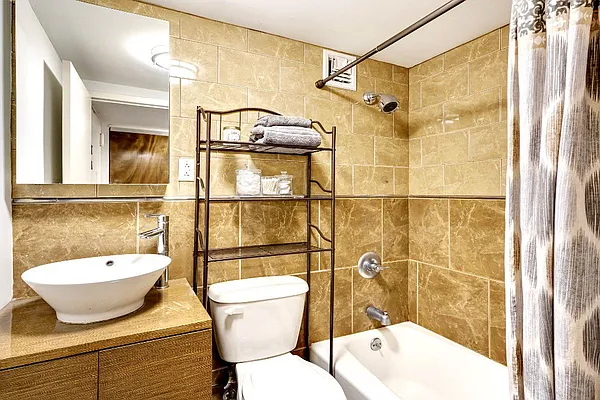 Rented by Anchor Associates | media 18
