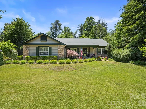 9 Tall Pines Rd, Hendersonville, NC 28739