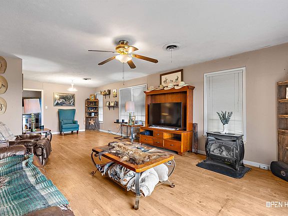 4th image of 1593 Irvin Rd