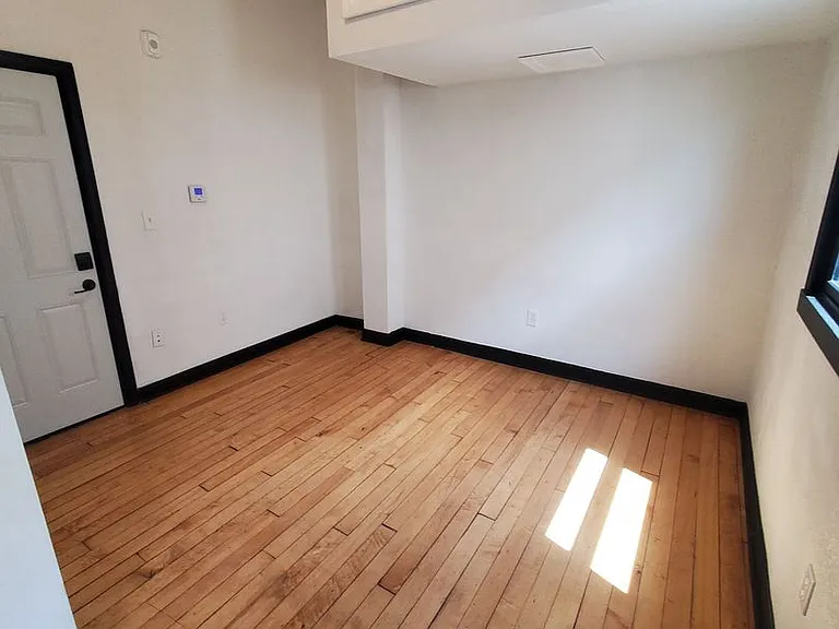 The Berm - 2001 10th Ave (24 Units Luxury Apartments) — Photo 13