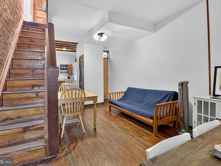 4107 Ludlow St — Photo 2