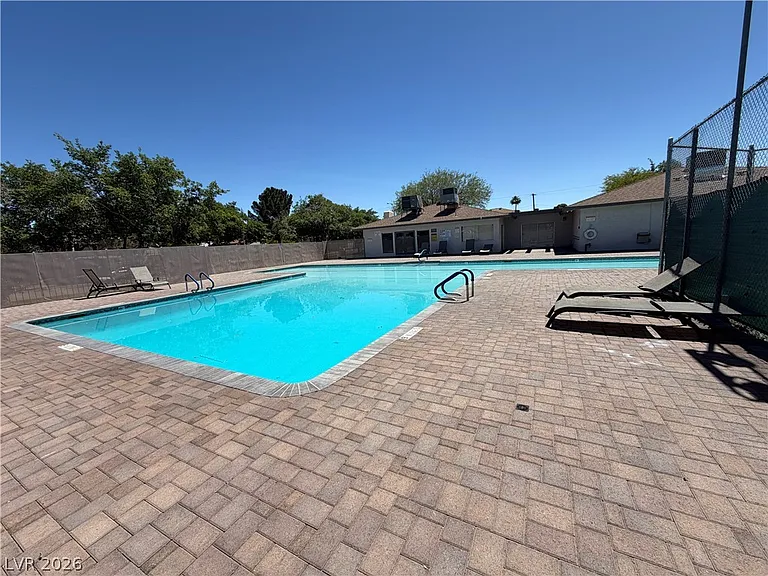 4734 Roberta St #4 — Photo 32
