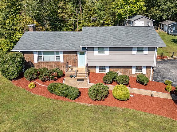 2nd image of 5907 Northwoods Dr