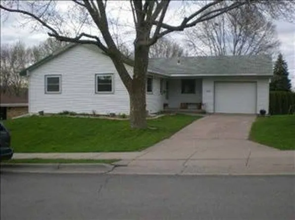 3085 Westmore Dr, Dubuque, IA 52001