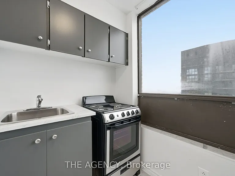 2360 Dundas St W #2719B — Photo 6