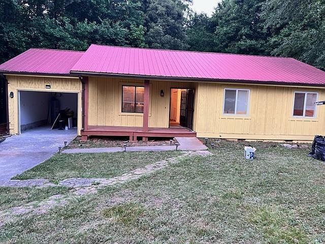 1st image of 310 Quail Hollow Dr