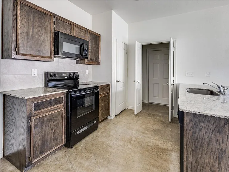 6011 Amelia Earhart Blvd #B — Photo 4