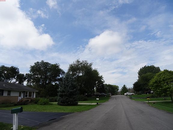 5th image of 142 Old Farm Ln