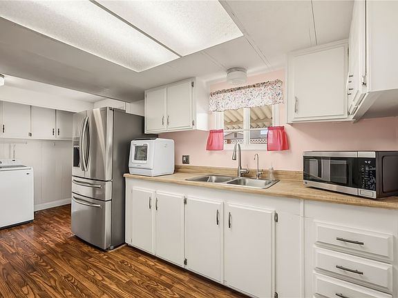 3rd image of 976 Holly Street