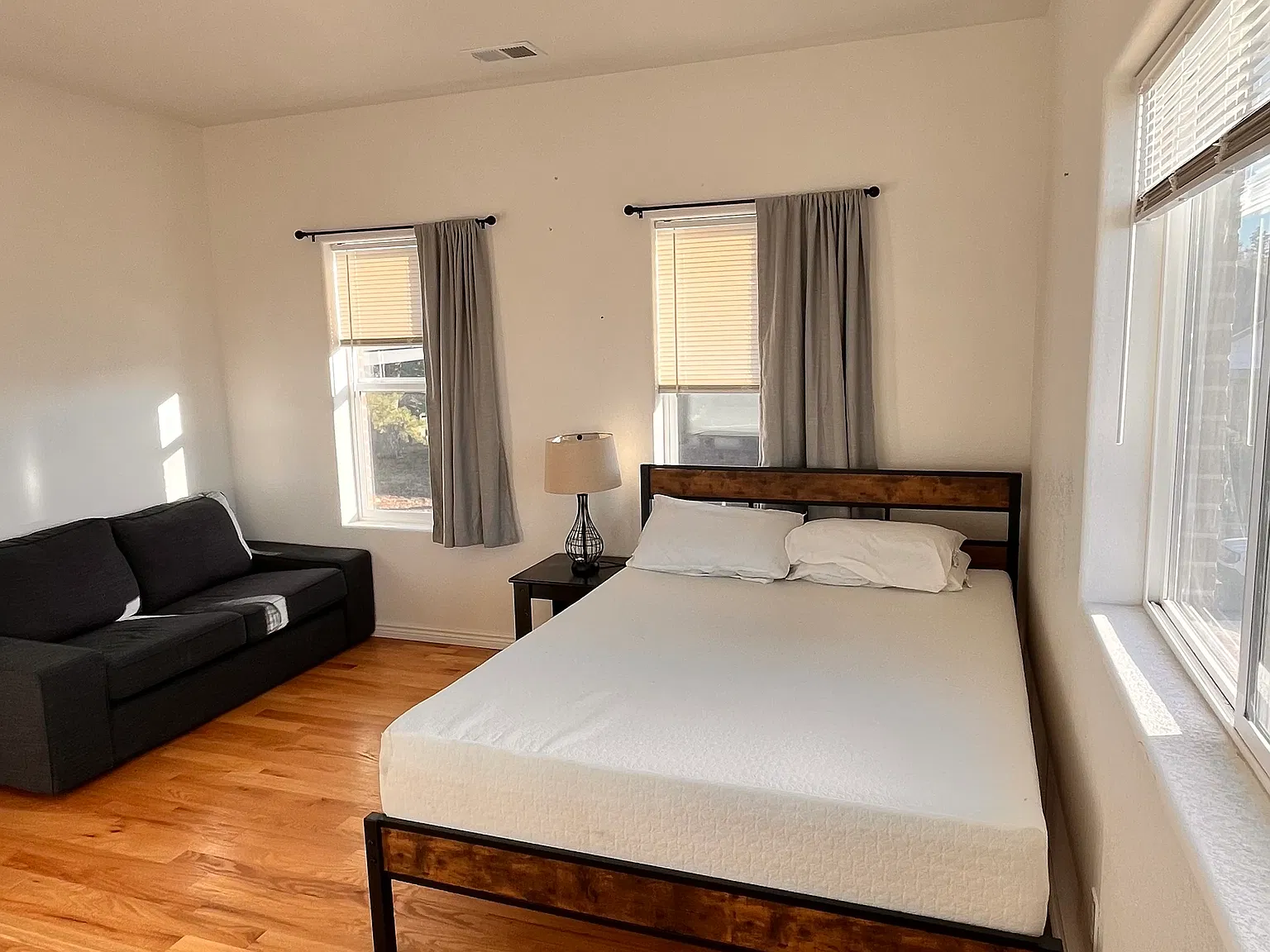 5 bed, 3800 sqft, $925 — Photo 4