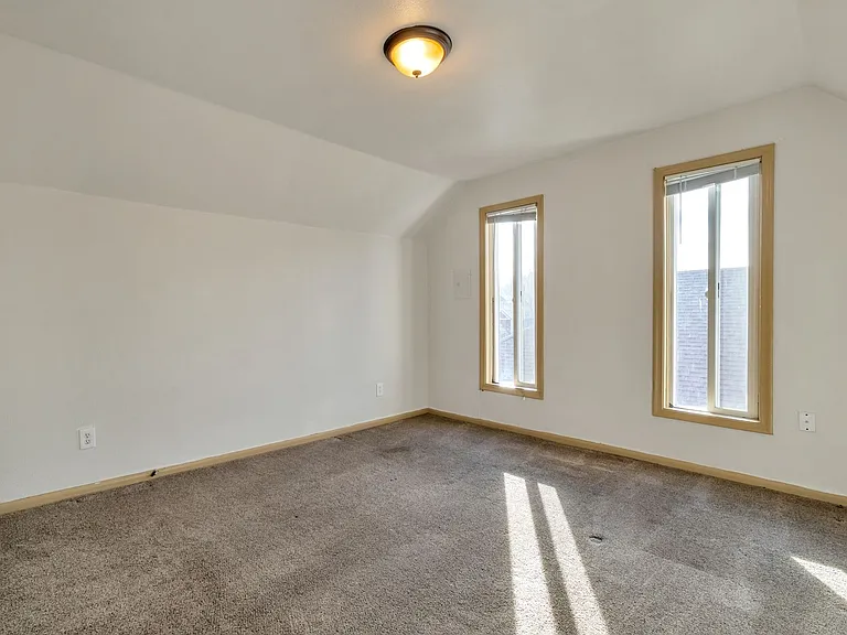 2530 S Gramercy Ave — Photo 9