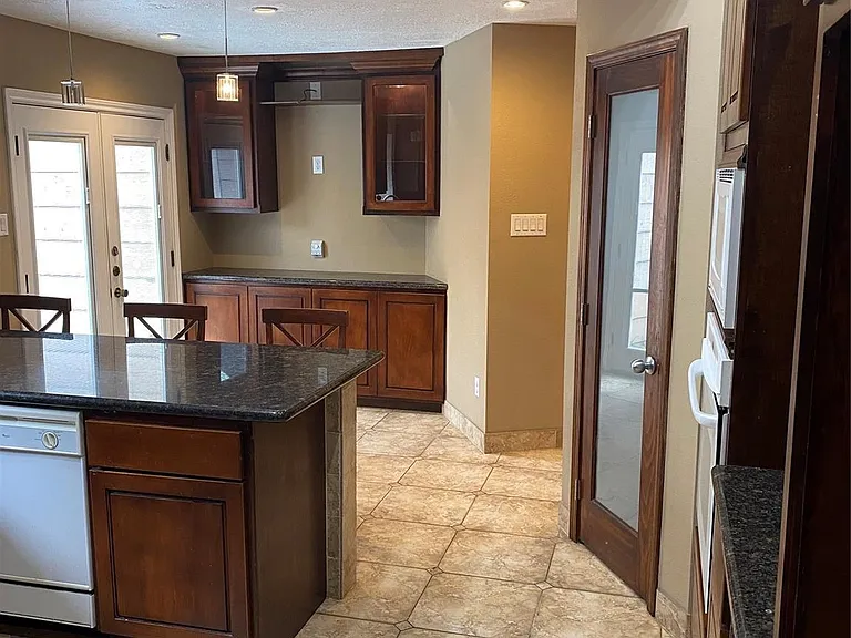 22811 Rangeview Dr — Photo 3