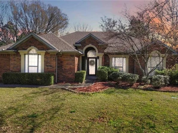 2876 S Club Oak Dr, Fayetteville, AR 72701