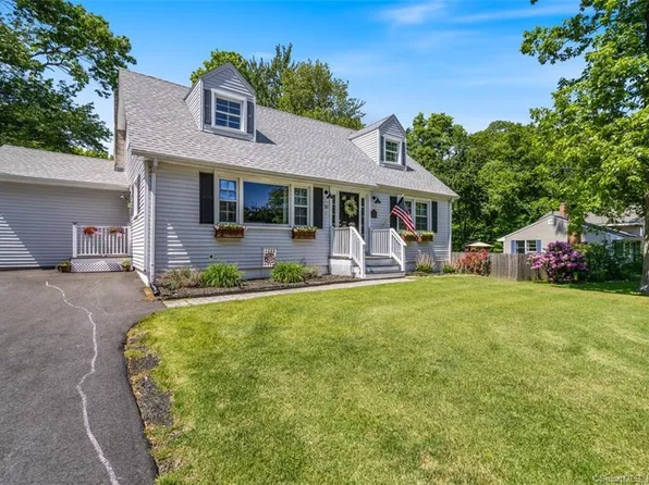 33 Stanavage Road, Colchester, CT 06415