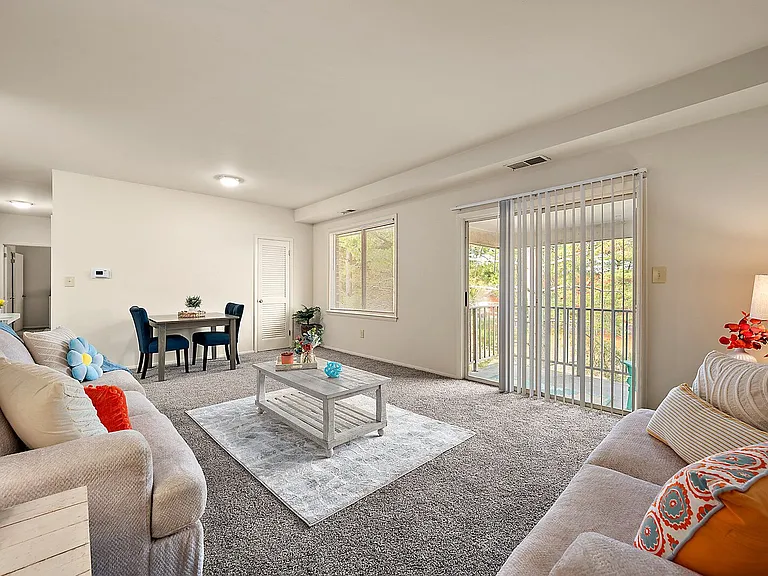 Parkwood Apartments — Photo 30
