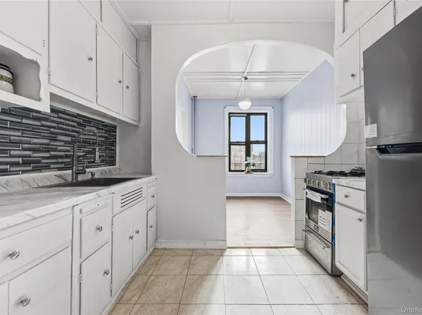 2922 Barnes Avenue #5L, Bronx, NY 10467