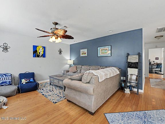 5th image of 10058 Bayou View Dr E